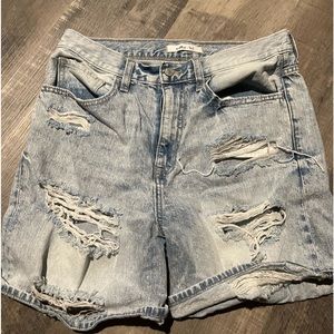 Willow root shorts. Size L
